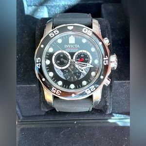 Invicta Pro Diver men’s watch. Chronograph w/ day-date feature